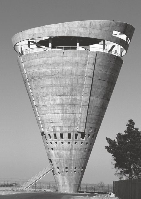 Vertical City, Brutalism Architecture, Brutalist Buildings, Unusual Buildings, Interesting Buildings, Brutalist Architecture, Grand Central, Water Tower, Brutalism