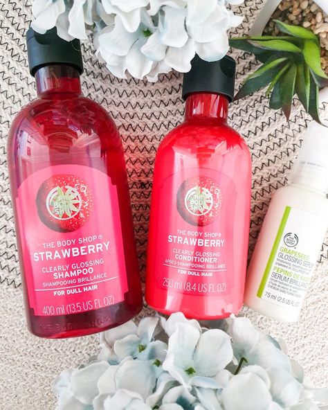 Strawberry Hair Products, Hufflepuff Bathroom, Strawberry Shampoo And Conditioner, Strawberry Shampoo, Healthy Shampoo, Body Shop Skincare, Bath Fizzers, Strawberry Hair, Body Shop At Home