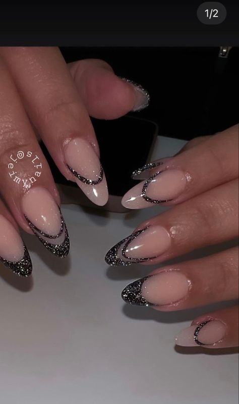 Cute Prom Nails For Black Dress, Concert Nails Almond, Nails For Sparkly Black Dress, Prom Nails For Black Sparkly Dress, Nails To Match Black Sparkly Dress, Nails For Black Gown, Black And Silver Prom Nails Almond, Nails To Match Black Dress Prom, Black Prom Nails Acrylic Classy