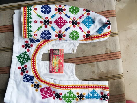 Sadu Bharat Blouse White, Kacchi Work Design Blouse, Miral Hand Work Blouse, Bavliya Bharat Blouse, Bavariya Work Design Blouse, Bavriya Work Blouse, Kachhi Work Blouse, Bavaliya Work Blouse, Kutchi Work Kurti Design