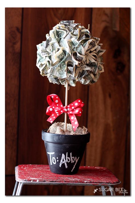 Sharing some Creative Ways to Give Money as a Gift not only for Christmas but for Birthdays, Graduation, or just because. Money Gifts Christmas, Ways To Give Money, Money Balloon, Money Gift Ideas, Graduation Money Gifts, Diy Graduation Gifts, Graduation Money, Money Flowers, Diy Graduation