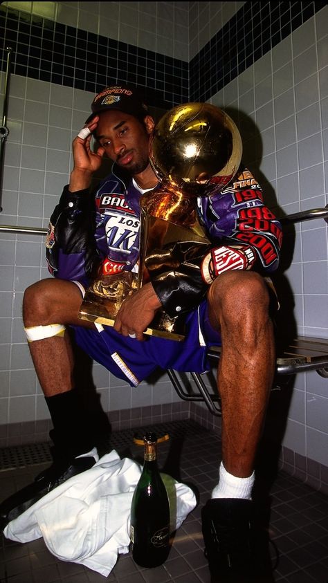 Legendary Basketball Pictures, Kobe Bryant Sitting With Trophy, Coolest Nba Photos, Muggsy Bogues Wallpaper, Basketball Athlete Aesthetic, Vintage Sports Pictures, 2000s Basketball Aesthetic, Nba Polaroid, Jordan Iconic Photos