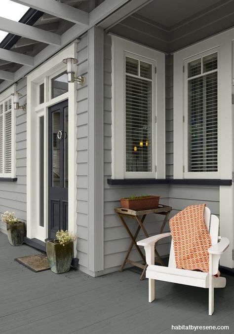 Weatherboard Exterior, Exterior Paint Schemes, Gray House Exterior, Weatherboard House, Deck Colors, Exterior House Color, Grey Exterior, Exterior Color Schemes, Grey Houses