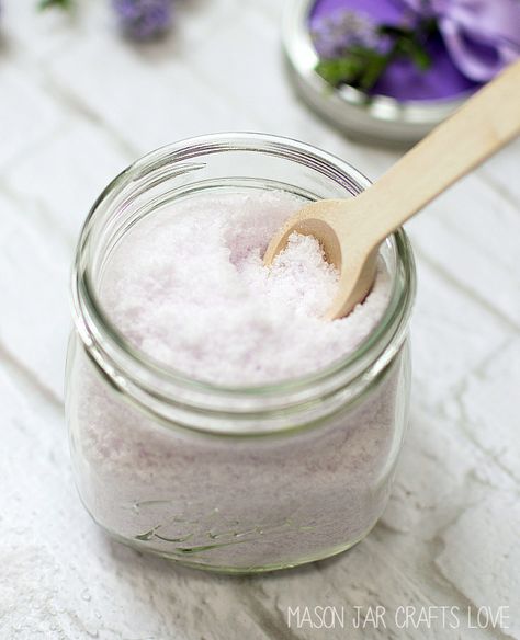 Mason Jar Crafts Gift Ideas: Lavender Bath Salts Bath Salts Diy Recipes, Diy Bath Salt, Floral Bath Salts, Bath Boms, Rose Bath Salts, Salt Gifts, Bath Salts Recipe, Bath Salts Diy, Lavender Bath Salts