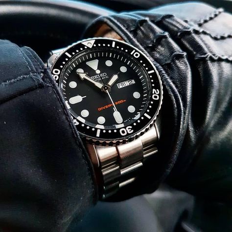 Seiko SKX Fanpage on Instagram: “Seiko SKX007 - Photo by 📸 @arctic_watch - Comment below 👇👇 Tag someone who might like this Follow 👉 @seikoskx 👈 - #seiko #skx007” Seiko Skx007, Oris Aquis, Seiko Skx, Seiko Mod, Seiko 5 Sports, Custom Strap, Divers Watch, Watch Lover, Buy Watches