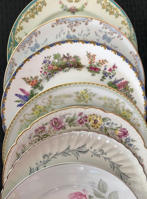 Vintage Plate Furniture, Second Hand Plates, Cottage Chic Wedding, Family Dinner Night, Tea Party Bridal, Mismatched China, Dinner Night, Plates Vintage, Casa Vintage