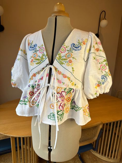 Tablecloth Upcycle, Tablecloth Shirt, Tie Front Tops, Shirt Upcycle, Spring Floral Blouse, Embroidered Tie, Vintage Tablecloths, Diy Sewing Clothes, Looks Style