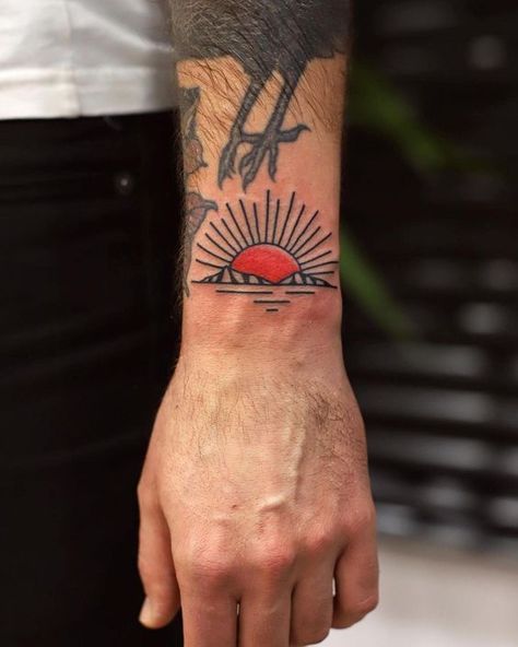 American Traditional Surfer Tattoo, Classic Tattoos For Men, Traditional Tattoo Men, Traditional Tattoos Men, Traditional Sun Tattoo, Rip Tattoos For Mom, Traditional Hand Tattoo, Tato Flash, Hipster Tattoo