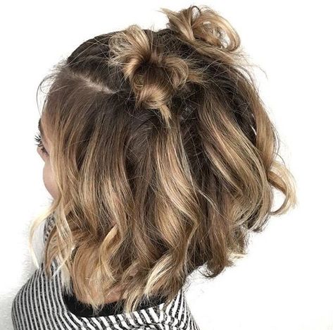 mini space buns! Space Buns, Penteado Cabelo Curto, Cute Hairstyles For Short Hair, Short Hairstyles For Women, Hairstyles Haircuts, Hair Dos, Gorgeous Hair, Short Hairstyles, Hair Updos