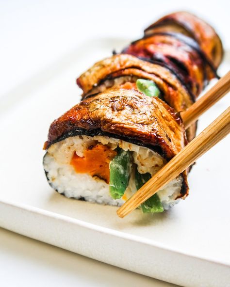 Vegan Sushi Guide (with 6 recipes) | Sarahs Vegan Guide Best Vegan Sushi, Vegan Sushi Rolls Recipes, Vegan Sushi Sauce, Vegetarian Sushi Ideas, Sushi Recipes Vegan, New Vegan Recipes, Vegan Sushi Ideas, Vegan Sushi Recipe, Fun Vegan Recipes