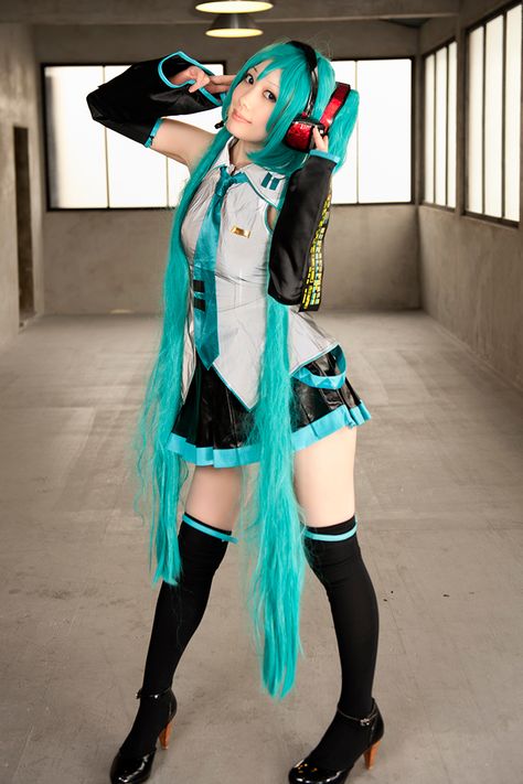 Hatsune Miku cosplay #8 by Shiizuku on DeviantArt Hatsune Miku Costume, Cosplay Miku, Hatsune Miku Cosplay, Vocaloid Cosplay, Miku Hatsune Vocaloid, Miku Cosplay, Character Model, Popular Characters, Male Cosplay