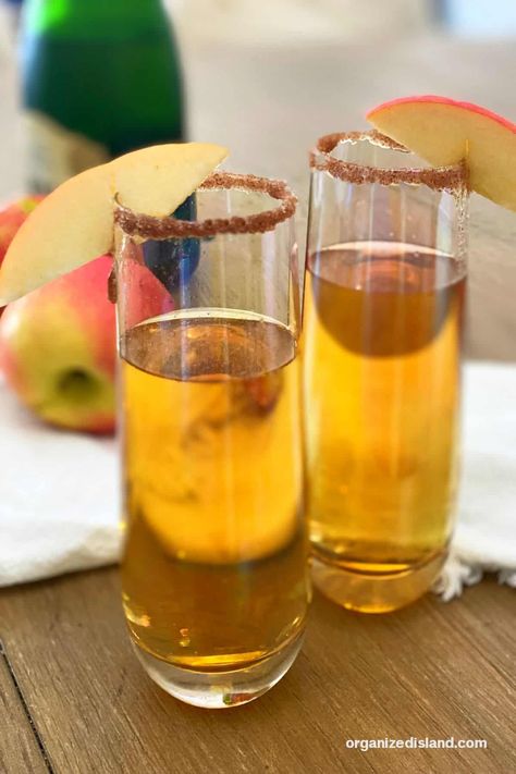 Apple Cider Mimosas Recipe - Organized Island Cider Mimosa Recipe, Apple Mimosa, Mimosas Recipe, Apple Cider Mimosa Recipe, Cider Mimosa, Making Apple Cider, Cider Mimosas, Apple Cider Mimosa, Apple Whiskey