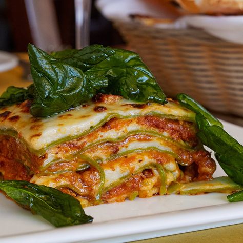 Try this must-have spinach lasagna with ragù, béchamel, and black truffles of famed LA restaurant Angelini Osteria at home. Mediterranean Lasagna, Lasagna Verde, Rana Pasta, Homemade Lasagna Noodles, Recipes Lasagna, Fried Spinach, Black Truffles, Verde Recipe, Lasagna Pasta