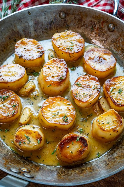 Fondant Potatoes Roast Chicken Side Dishes, Roast Chicken Sides, Prime Rib Dinner, Fondant Potatoes, Side Dishes For Chicken, Potato Recipes Side Dishes, Fine Dining Recipes, Potato Sides, Potato Side Dishes