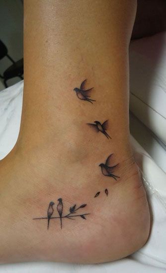 Mutterschaft Tattoos, A Small Tattoo, Tiny Bird Tattoos, Small Tattoo Placement, Ankle Tattoo Designs, Ankle Tattoos For Women, Foot Tattoos For Women, Inspiration Tattoos, Cool Small Tattoos