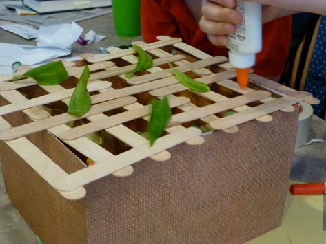 How to Build a Model Sukkah (Sukkot Craft for Kids) - Holidappy - Celebrations Sukkah Crafts For Kids, Sukkah Decorations Kids, Sukkot Crafts Preschool, Sukkot Preschool, Sukkot Crafts For Kids, Sukkot Projects, Torah Craft, Sukkah Ideas, Sukkot Ideas