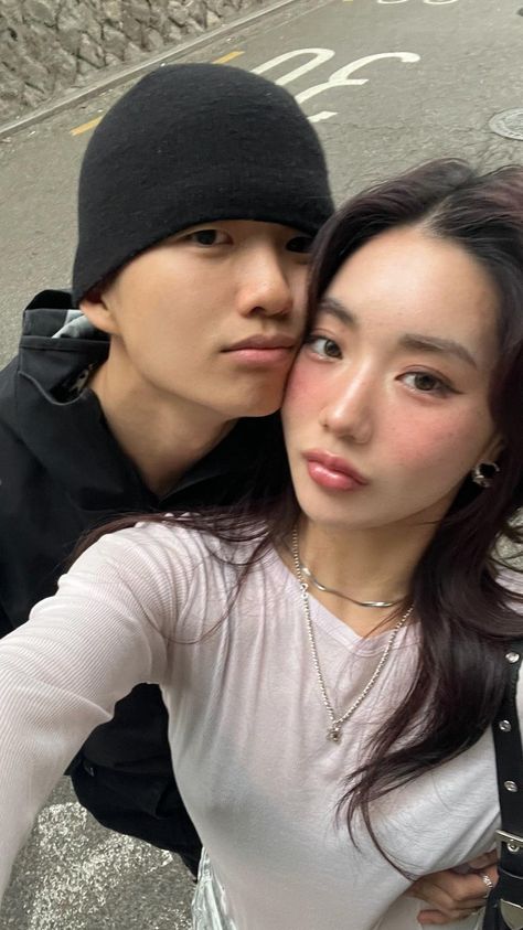 Couple Korean, Lover Photo, 사진 촬영 포즈, The Love Club, Ulzzang Couple, Korean Couple, Couples Icons, Couples Poses For Pictures, Cute Relationship Goals