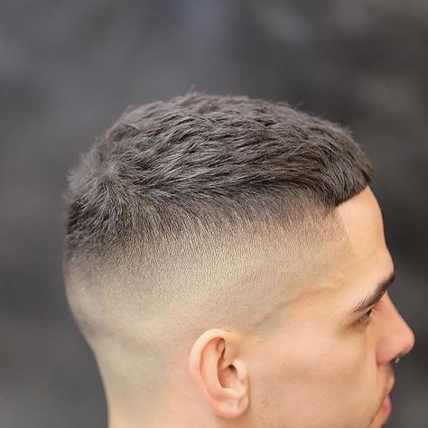 Get this Hairstyle: Mens Short Textured Crew Cut with Skin Fade and Bangs New Men Hairstyles, Types Of Fade Haircut, High And Tight Haircut, Crop Haircut, Boy Haircuts, Fresh Haircut, Low Maintenance Haircut, Mens Hairstyles Thick Hair, Cool Hairstyles For Men