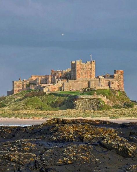 Bamburgh Castle 🏴󠁧󠁢󠁥󠁮󠁧󠁿 John Of Gaunt, Dragon Project, Bamburgh Castle, Castle Estate, Medieval England, Old Castle, Castles In Ireland, Castles In England, Abandoned Castles