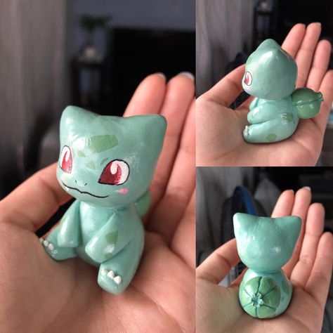 Tiny polymer clay Bulbasaur! Polymer Clay Bulbasaur, Clay Pokemon Tutorial, Clay Pokemon Figures, Clay Bulbasaur, Pokemon Ceramics, Pokemon Clay Art, Pokemon Polymer Clay, Polymer Clay Pokemon, Anime Clay