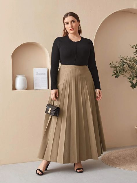 Plus Solid Pleated Skirt | SHEIN Singapore Plus Size Pleated Skirt Outfits, Edgy Professional Outfits, Long Pleated Skirt Outfit, Korean Pleated Skirt, Edgy Professional, Pleated Midi Skirt Outfit, Pleated Skirt Outfits, Pleated Skirt Plus Size, Professional Outfit