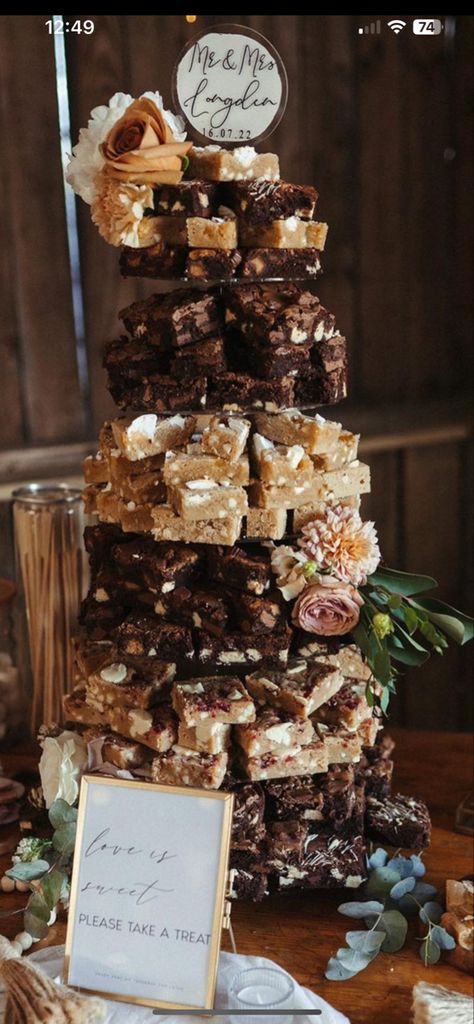 Brownies For Wedding Reception, Brownie Stack Wedding Cake, Brownie Tower Ideas, Brownie Wedding Favors, Brownie Wedding, Brownie Wedding Cakes, Brownie Tower, Dessert Display Wedding, Wedding Cake Dessert Table