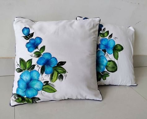 Learn this beautiful fabric painting design for free Fabric Painting Wall Hanging, Fabric Painting Flowers Design, Pillow Cover Painting Ideas, Pillow Covers Painting, Pillow Cover Painting Design, Simple Fabric Painting Designs Flowers, Free Hand Painting On Fabric, Febric Penting Design Simple, Pillow Cover Designs Ideas Painting