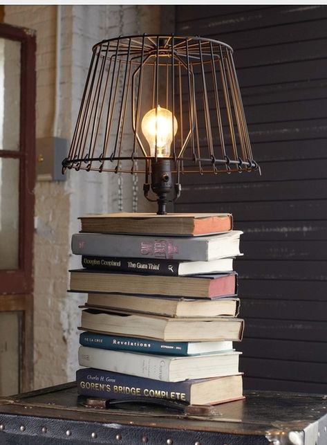 Décor Steampunk, Luminaria Diy, Recycled Decor, Diy Table Lamp, Cork Projects, Recycled Books, Book Lamp, Diy Lampe, Recycled Book