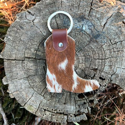 🌵Cowhide Cowboy Boots Keychains - Real Hair on Hide Leather Keyfob. @baalayshop #BAALAY #Cowhide #LeatherKeychains #CowboyBoots #WesternAccessories Boot Keychain, Cow Print Pattern, Western Bag, Diy Leather Projects, Leather Key Chain, Horse Things, Leather Craft Projects, Western Accessories, Leather Ideas