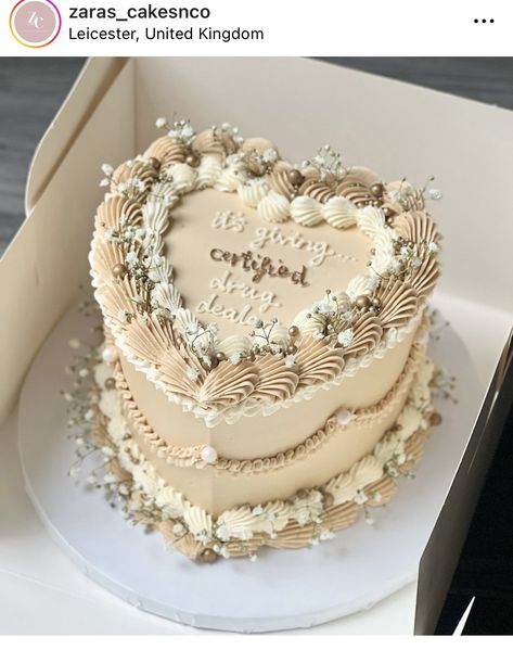 Neutral Heart Cake, Beige Heart Cake, Gold Heart Cake, Hart Cake, Fall Theme Cakes, 21 Cake, Heart Shaped Birthday Cake, Heart Shape Cake, Birthday 13