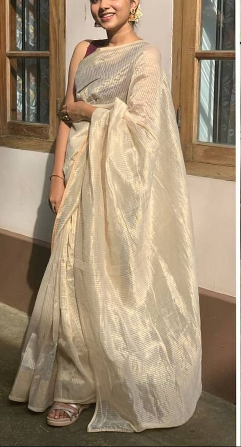 Simple Set Saree Look, Onam Saree Kerala Latest, Kerala Saree Outfit Ideas, Onam Outfits Saree, Onam Saree Outfits Ideas, Onam Saree With Hijab, Set Saree Look, Onam Saree Aesthetic, Kerala Saree Aesthetic