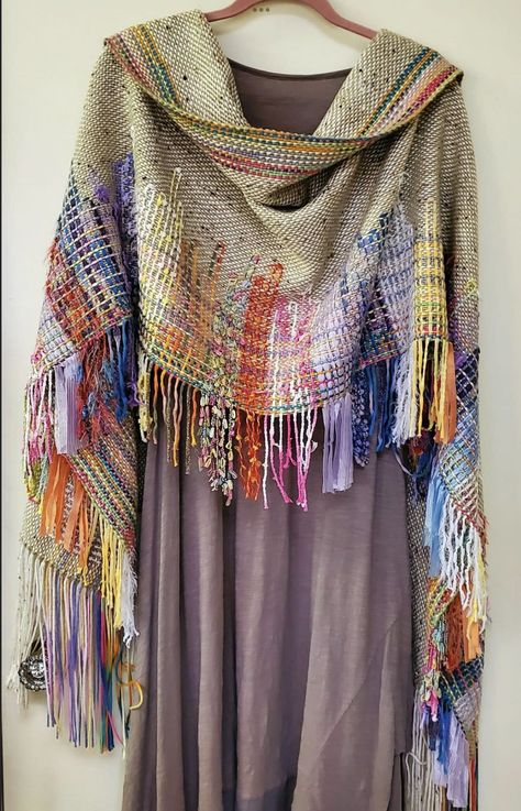 Rigid Heddle Weaving Projects, Tapestry Loom Weaving, Rigid Heddle Weaving Patterns, Weaving Scarfs, Art Yarn Weaving, Weaving Patterns Design, Knitting For Beginners Hats, Saori Weaving, Weaving Loom Diy