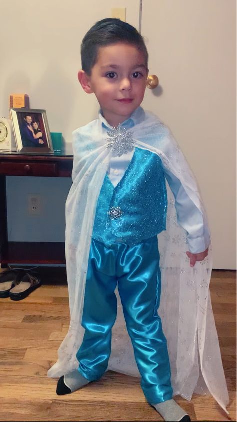 I made my son an Elsa costume bc he’s been obsessed with Frozen lately! I would watch his eyes light up when he would see the Elsa costume but someone told him Elsa was for girls so he didn’t want to wear it, so I made him a “boy” version! His eyes lit up as soon as he put it on! 😍 Frozen Costume Diy, Bender Costume, Elsa Baby, Frozen Outfits, Elsa Costume, Frozen Costume, Blue Costumes, Kids Costumes Boys, Princess Costume