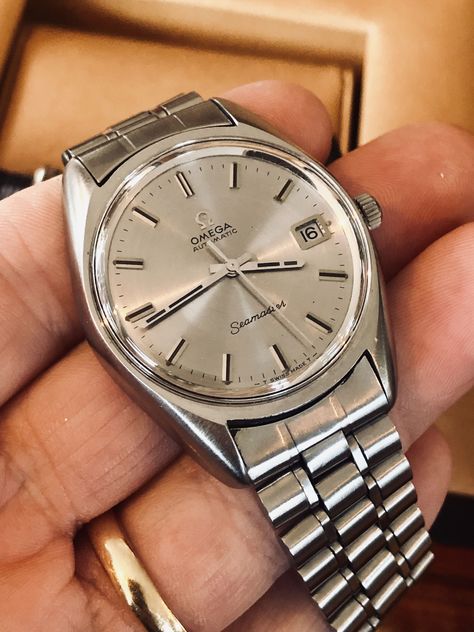 Omega large lugs vintage Seamaster stainless Vintage Seamaster, Classic Watches For Men, Casio Vintage, Stylish Watches Men, Everyday Watch, Trendy Watches, Omega Watches, Premium Watches, Gold Watch Men