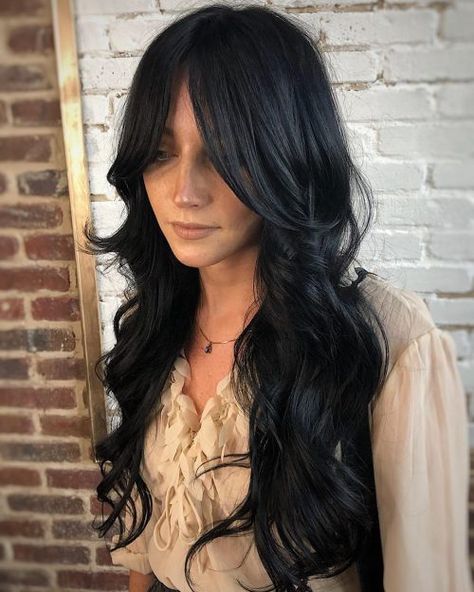 14 Cutest Examples of Long Layered Hair With Bangs #longdarkhair Blue Black Hair Color, Rambut Brunette, Blue Black Hair, Layered Haircuts With Bangs, Layered Hair With Bangs, Jet Black Hair, Black Hair Color, Long Layered Haircuts, Long Hair With Bangs