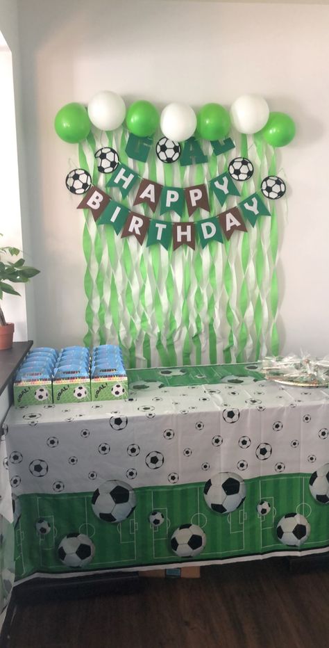 Football Theme Bday Decoration, Soccer Birthday Theme Decoration, Simple Soccer Party Decorations, Diy Soccer Themed Birthday, Football Birthday Party Ideas Decoration, Soccer Birthday Games, Soccer 1st Birthday Baby Boy, Soccer Birthday Party Games, Soccer Birthday Party Ideas Decorations