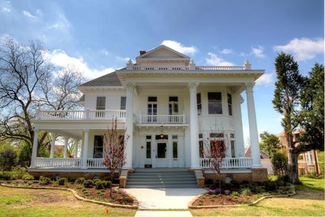 Colonial Revival House Exterior, Historic Home Renovation, Colonial Revival House, Traditional Exterior, Se Asia, Colonial Revival, Historic Home, Neoclassical, Victorian Homes