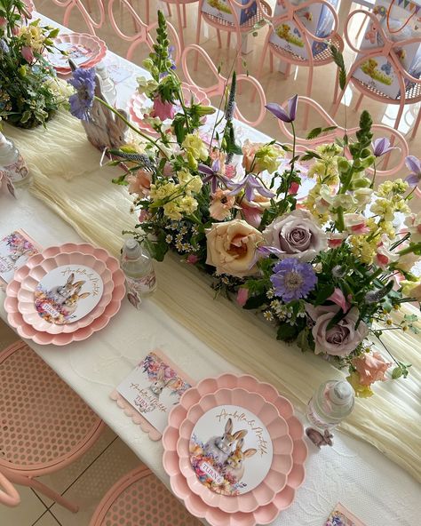 A bunny party 🐰 Bunnies! This was the sweetest theme to work with! Super pretty celebration for Arabella and Matilda’s 5th birthday 🎁 A dreamy tea party filled with bunnies and flowers 🌷 Happy birthday girls 💕 Event planning and styling @mylittleteaparty Backdrops and balloons @theglitzyballooncompany Artwork @shinyhappyparty Bags @makeitfridayuk Large faux flowers @ketiestory #mylittleteaparty #eventplanner #bunnyparty #rabbitparty #bunniesandflowers #5thbirthdayideas #kidspartyplann... Tea For Two Birthday Party, Bunny Tea Party, Best Film Cameras, Bunnies And Flowers, Flowers Happy Birthday, 1st Birthday Cakes, Bunny Party, Happy Birthday Girls, Birthday Inspo