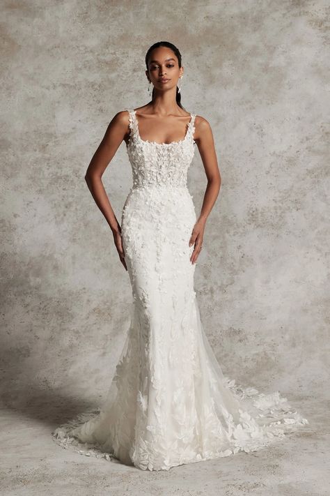 Justin Alexander Signature 99298. Wedding Dresses V Neck, Square Neckline Wedding Dress, Wedding Dress Overskirt, Justin Alexander Signature, Justin Alexander, Bridal Elegance, Prom Dress Shopping, Wedding Dress Accessories, Allure Bridal