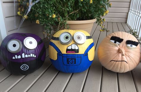 Painted Pumpkins Minions, Minion Pumpkins Painting, Minions Pumpkins Painting, Pumpkin Painting Ideas Minions, Pumpkin Painting Ideas Minion, Gru Pumpkin, Minion Pumpkin Painting, Funny Pumpkin Painting Ideas, Pumpkin Carving Easy