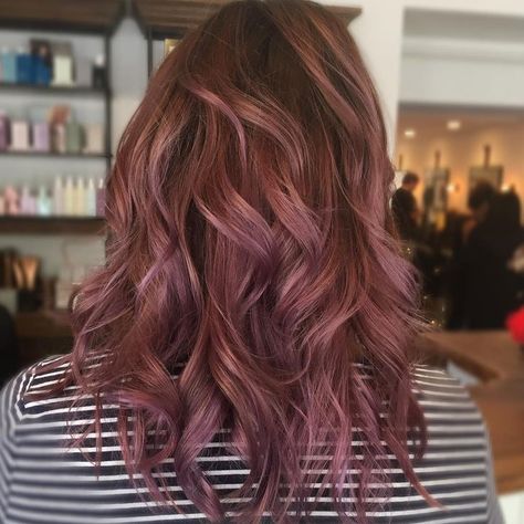 Love this chocolate-mauve shade! Chocolate Mauve Hair, Hair Color 2017, Rambut Brunette, Beauty Hair Color, Colors Hair, Lilac Hair, Red Highlights, Ombré Hair, Winter Hair Color