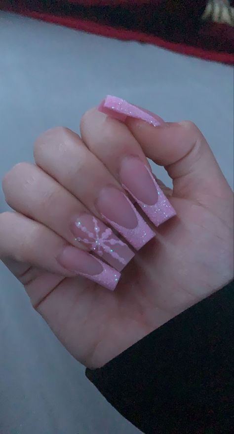 Pink Glitter Nails Christmas, Pink Sweater Nails Acrylic, Pink French Tip Nails With Snowflake, Pink Nails Snowflakes, Short Coffin Acrylic Nails Christmas, Textured Glitter Nails, Pink French Tips With Snowflakes, Pink French Tip Nails Christmas, Sugared Nail Design