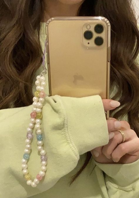 Estilo Madison Beer, Diy Iphone Case, Aesthetic Phone Case, Cute Phone Cases, Phone Charm, Beaded Jewelry Diy, Corded Phone, Phone Case Accessories, Landline Phone