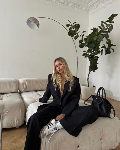 Nora Stephens, Oversized Suit, Business Casual Suit, City Outfit, Wide Leg Pant Suit, Outfit Elegant, Fashion Style Tips, Future Style, Estilo Preppy