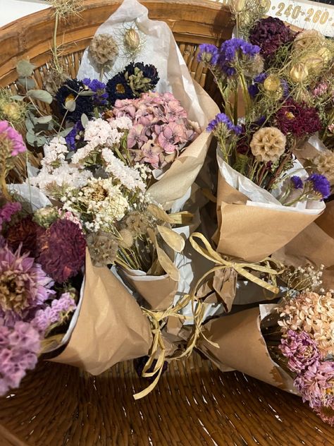 flowers aesthetic, flower market, dried flowers, bouquet, local market, cottage core, maria core Alexia + Core + Aesthetic, Daniela + Core + Aesthetic, Julia + Core + Aesthetic, Maria Core Aesthetic, Aesthetic Flower Market, Maria Core, Rosé Core, Dried Flowers Bouquet, Losing Faith In Humanity