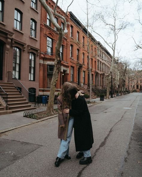 deirdre alston (@deirdre.alston) • Instagram photos and videos Wlw Couple Photos, Queer Engagement, Wlw Couple, Wlw Aesthetic, Lesbian Engagement, Nyc Neighborhoods, Bed Stuy, Brooklyn Heights, Beautiful Streets