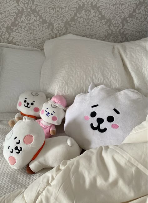 Bt21 Room, Bt21 Photo, Army Lifestyle, Bedtime Aesthetic, Bt21 Plushies, Jin Core, Bt21 Aesthetic, Rj Bt21, Comfy Aesthetic