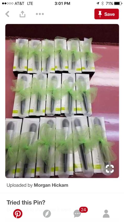 Charcoal Masks with foundation brush I'm stocked up and ready to create custom Mary Kay Gift Bundles for you! 🌟Excited for this Holiday Season! 🎄I have great options for all price ranges! 🙌🏽Teachers, Aunts, babysitters, family, friends, husbands... there is something for everyone! 💃🏼 Amy Corvino www.marykay.com/acorvino   ❤️ https://m.facebook.com/amycorvinomarykay/ Mary Kay Open House, Mary Kay Gift Sets, Mary Kay Printables, Mary Kay Office, Mary Kay Christmas, Mary Kay Inspiration, Mary Kay Inc, Mary Kay Holiday, Holiday Party Makeup