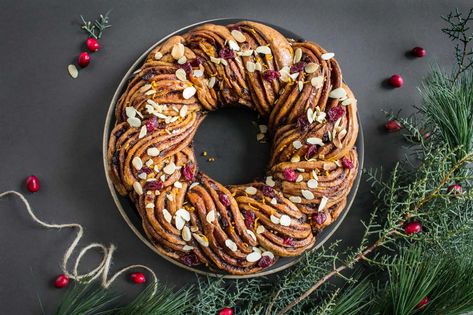 Babka Wreath, Wreath Cake, Sugared Cranberries, Christmas Spices, Festive Wreath, Jewish Holidays, Roasted Butternut Squash, Orange Zest, Dried Cranberries