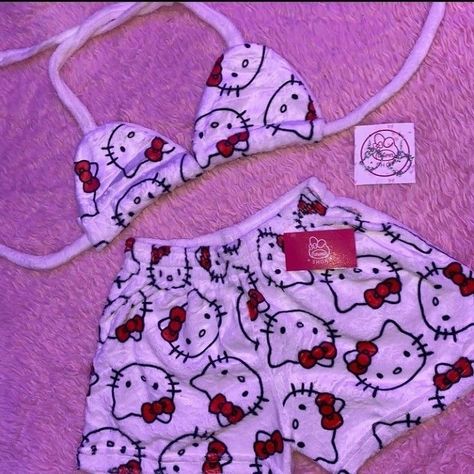 Hello Kitty Two Piece, Pijama Da Hello Kitty, Pijamas Hello Kitty, Hello Kitty Inspired Outfits, Hello Kitty Boxers, Y2k Pjs, Hello Kitty Pjs, Best Ugly Christmas Sweaters, Ugly Christmas Sweater Ideas